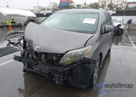 2015 Toyota Sienna Se 8 Passenger из США, поврежденный, VIN 5TDXK3DC1FS636687